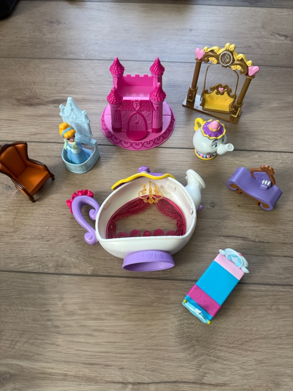 Disney Mini princess Tea and Castle Playset - Pink, Purple, White & Gold